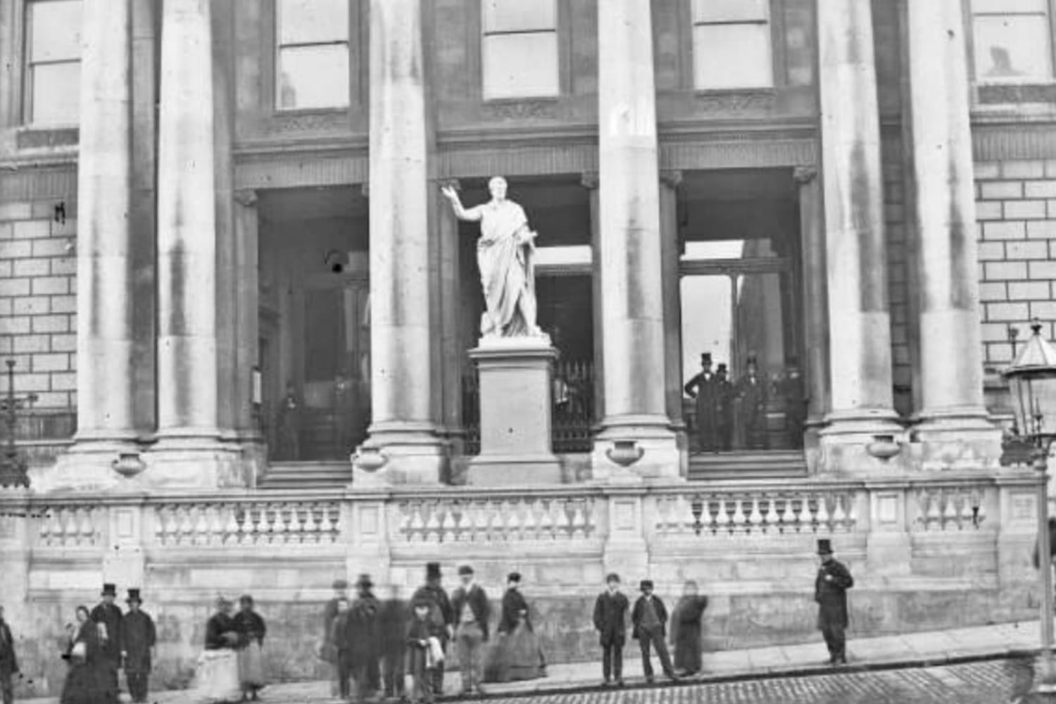 Photo of O'Connell on his plinth, from Sculpture Ireland report.