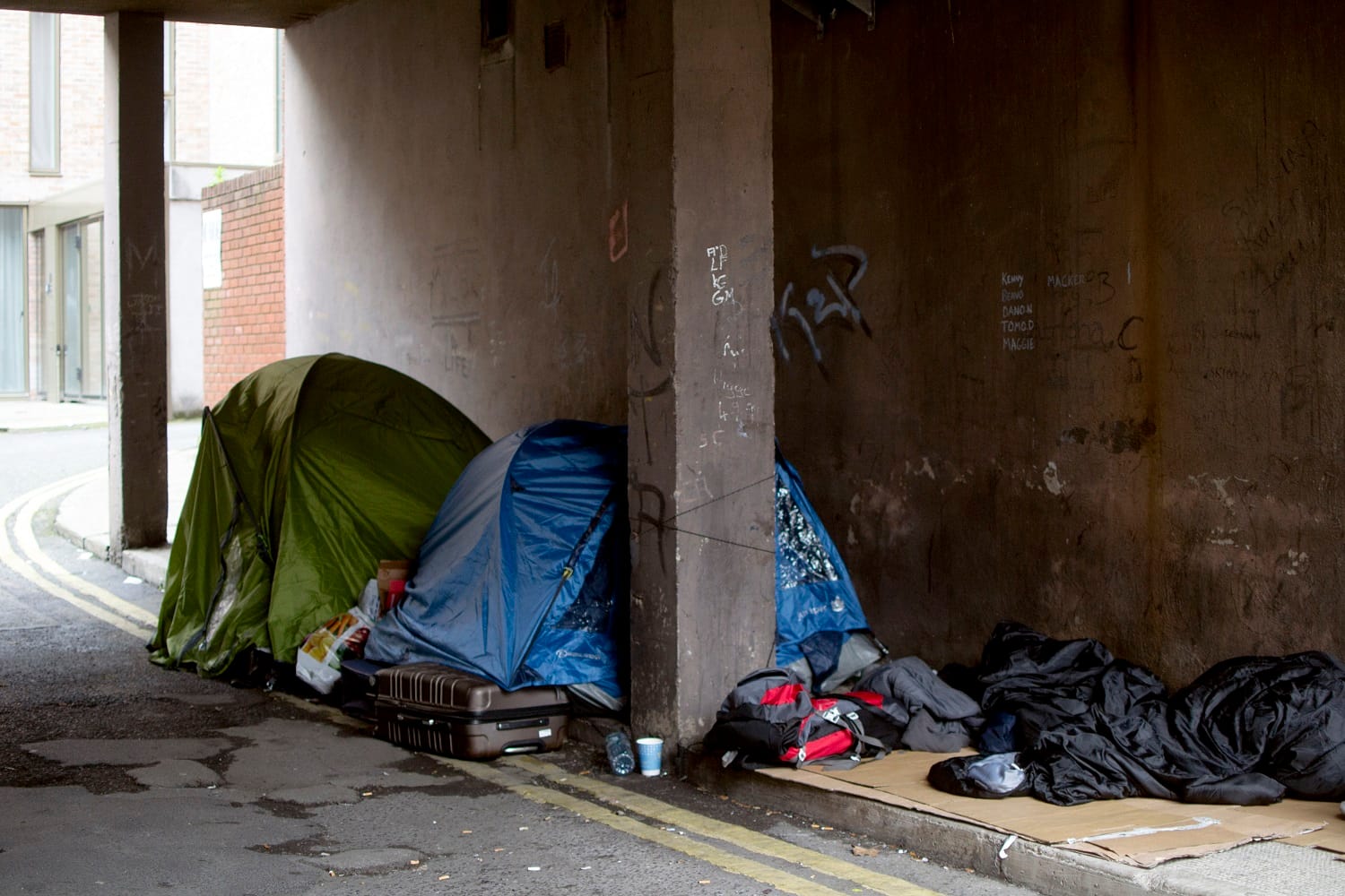 Tents and sleeping bag on a laneway on the grounds of the International Protection Office. Photo by Shamim Malekmian.